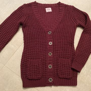 Topla pletena JOPICA bordo rdeča, z žepkoma in gumbki, vel. S - prodam