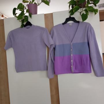 VIJOLČNO ČRTAST FINO PLETN KOMPLET JOPICA +PULOVER 40