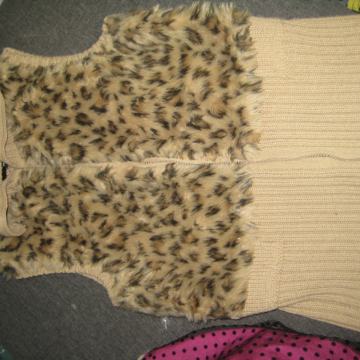 Ženski telovnik, brezrokavnik, kosmaten z živalskim vzorcem, vel.S