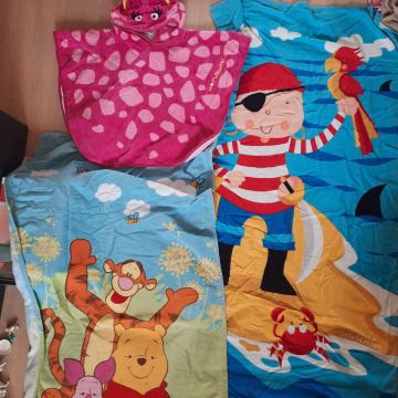 Kopalni pončo za deklico