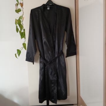 NOVA ČRNA SATENASTA JUTRANJA HALJA 40/42