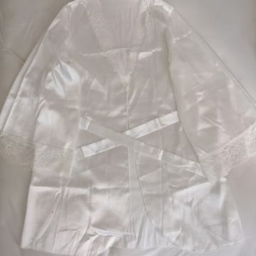 Ženski jutranji plašč, bel, št. M