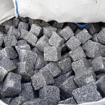 Granitne klesane kocke CU10 7-10 x 7-10 x 7-10cm
