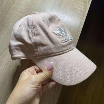Svetlo roza Adidas Originals kapa s šiltom