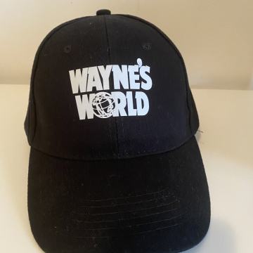 Wayne’s world črna kapa s šiltom