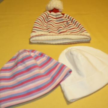 Dekliška kvalitetna kapa od 2 do 4 let - 3 kom