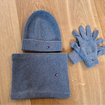 Komplet kapa, šal in rokavice, Tommy Hilfiger, novo