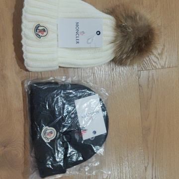 Moncler  kapa črna moška ali bela in črna  ženska