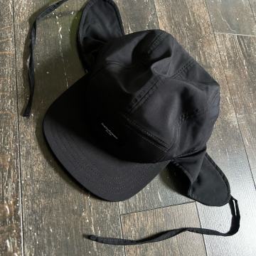 PEAK PERFORMANCE Patch Flap Cap (št. L/XL)