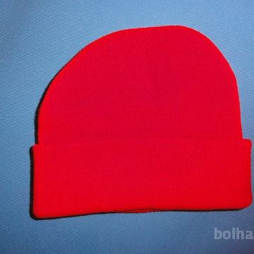 RDEČA KAPA 54 CM - NOVA, NERABLJENA