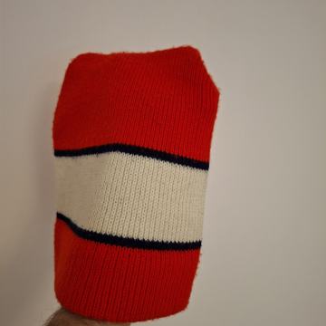Redka Vintage pletena kapa (Beanie) iz 70. let - Atraktiven dizajn! ​