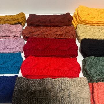 Ročno izdelani zimski trakovi in kape