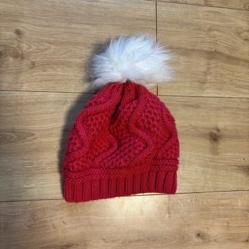 Volnena kapa iz 100% akrila