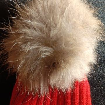 Ž ali otroška kapa nova pletena rdeča s pravim krznom, 20€