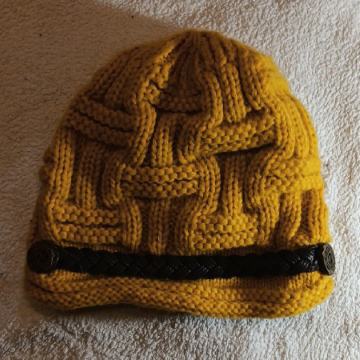 Ž kapa nova pletena rumena, 10€