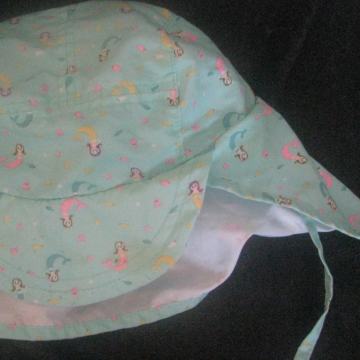 Dekliški poletni klobucek z morskimi deklicami. vel.104-116