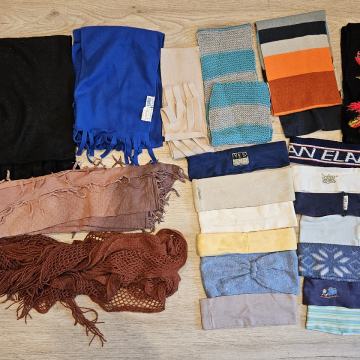 otroški šal in trak za ušesa