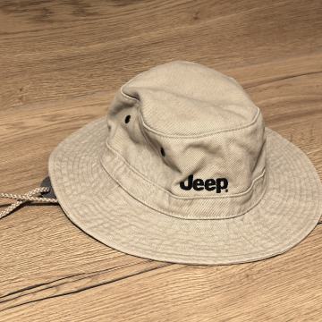 Klobuk pokrivalo Jeep
