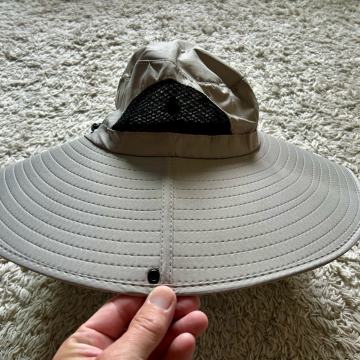 Klobuk, nov s širokim obročem