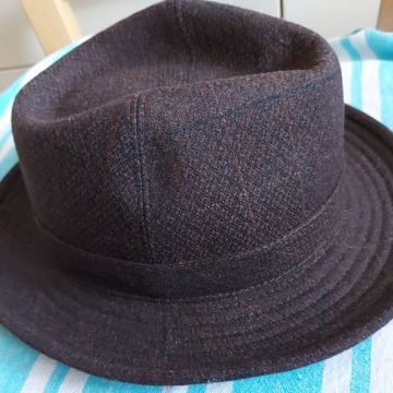 MOŠKI KLOBUK RJAVE BARVE 54