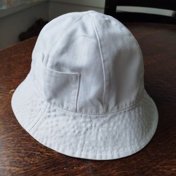 Platnen poletni dekliški klobuk, nikoli rabljen