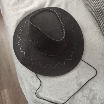 prodam kavbojski klobuk