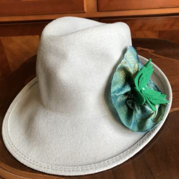 Siv klobuk iz klobučevine