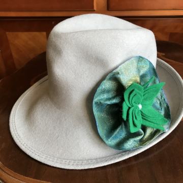 Siv klobuk iz klobučevine