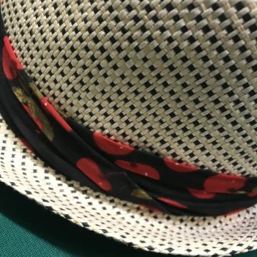 Ženski poletni klobuček