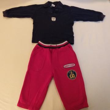 3-delni KOMPLET MODRE HLAČE + 2 SRAJČKI (98)