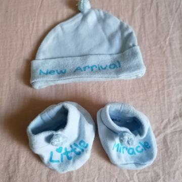 Kapa in copatki za novorojenčka