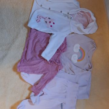 Prodam toplo jopico s kapuco, majčko, bodi in dvoje hlačke št. 56