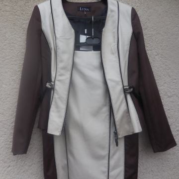 LUNA NOV RJAVO BEŽ KOSTIM Z ETIKETO (NC 159€)