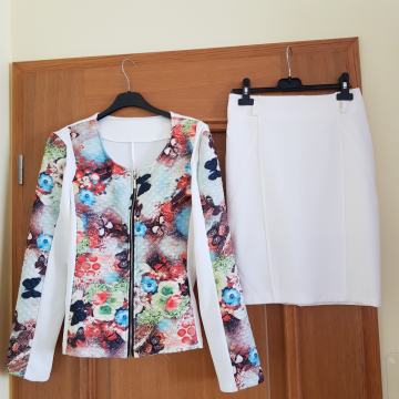 NOV BELO CVETLIČNI KOSTIM KRILO/BLAZER M