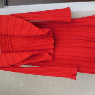 NOV RDEČ BOMBAŽNI PLETEN KPL KRILO IN BOLERO M