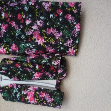 PAPAYA ČRNO CVETLIČNI KOSTIM KRILO IN JAKNA 40/42