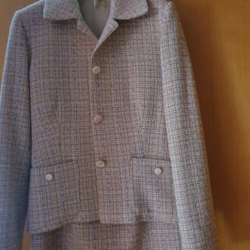 Prodam nov ženski kostim, debelejše blago, št.36