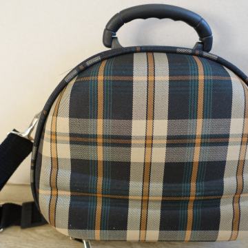 Karirast kozmetični kovček širina 30 cm