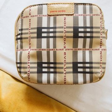 Kozmetična / toaletna torbica Pierre Cardin Evolution