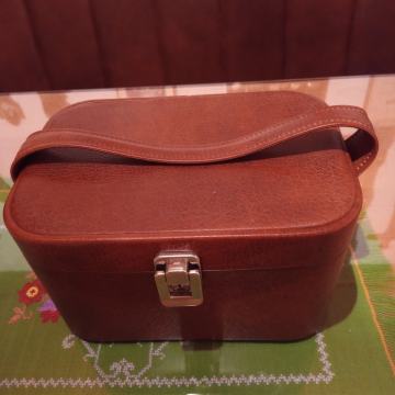 Kozmetični kovček z ogledalom in 2 ključka za zaklenit