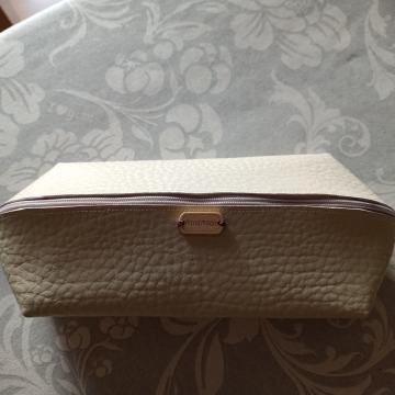 Peresnica ali kozmetični etui za samo 1 evro