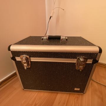 Prodam kozmetični kovček