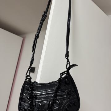 STEVE MADDEN ČRNA TORBA