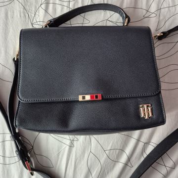 Tommy Hilfiger torbica (temno modra)
