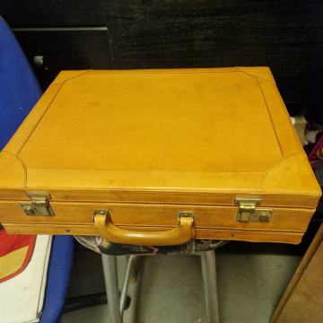 vintage usnjena poslovni kovček