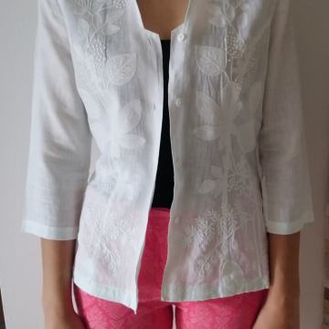 Bela poletna bluza
