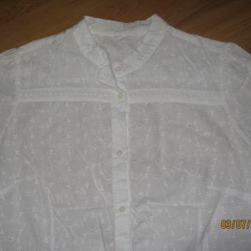 Bela vezena bluza št. 38/40