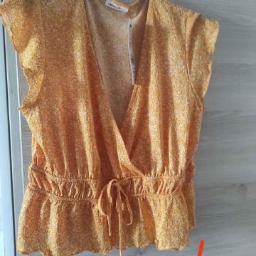 NOVO bluza L 8€