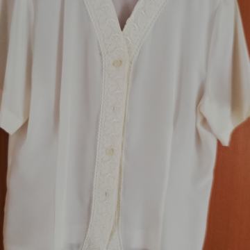 Nova bluza z lepo obrobo vezenine