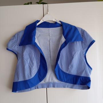 NOV MODRO BEL BOMBAŽNI BOLERO 40